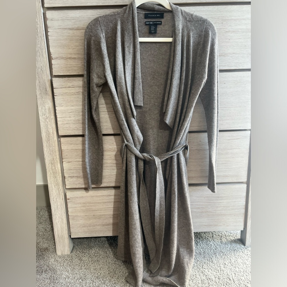 Tahari Pure Luxe 100% Cashmere Wrap